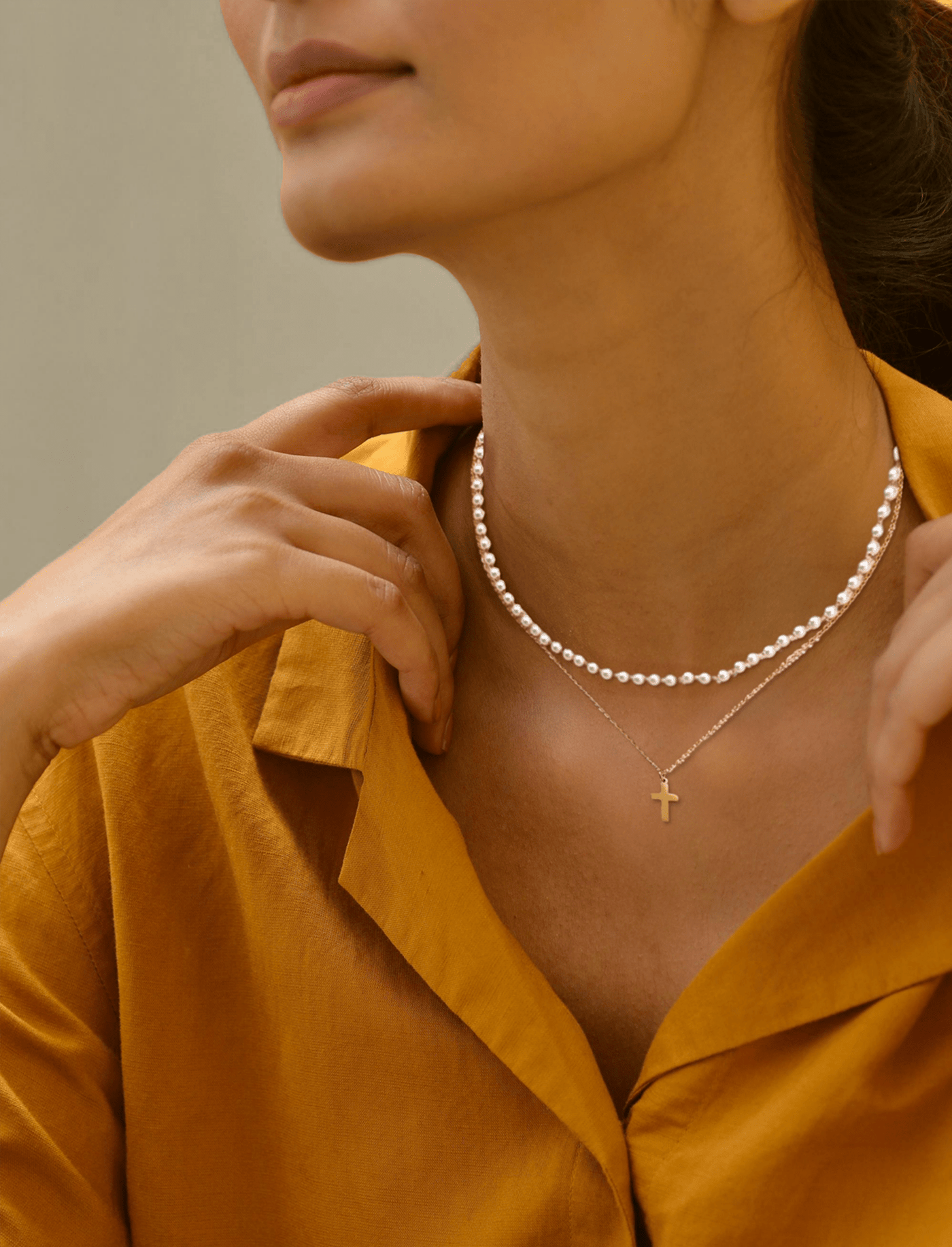Elegante Kreuz-Perlen Halskette 24K